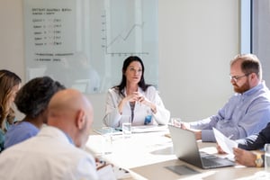 A importância de uma pós-graduação em gestão em saúde para líderes do setor