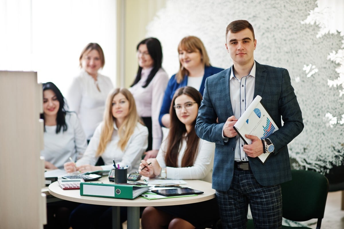 aprender a interpretar relatórios financeiros e usar dados para tomar decisões que impactam positivamente a organização