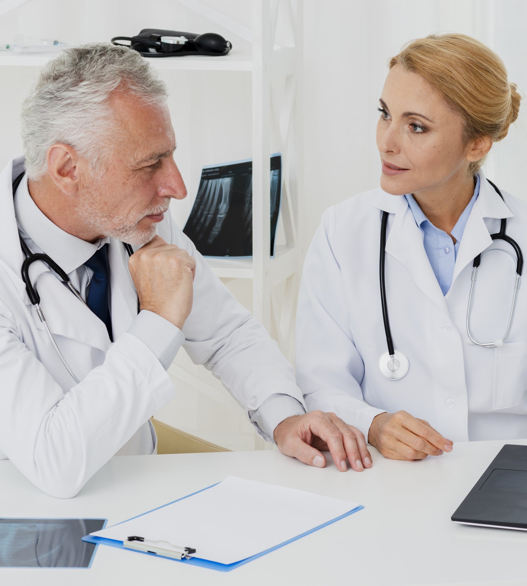 doctors-doing-research-on-laptop