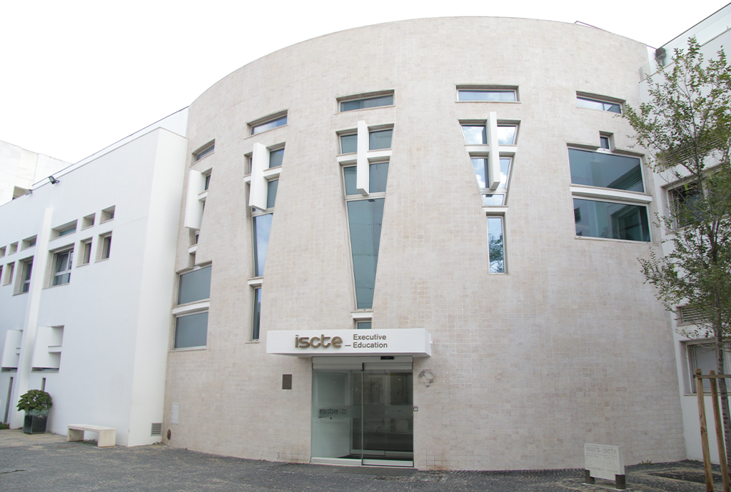 Programas desenhados com empresas e para empresas