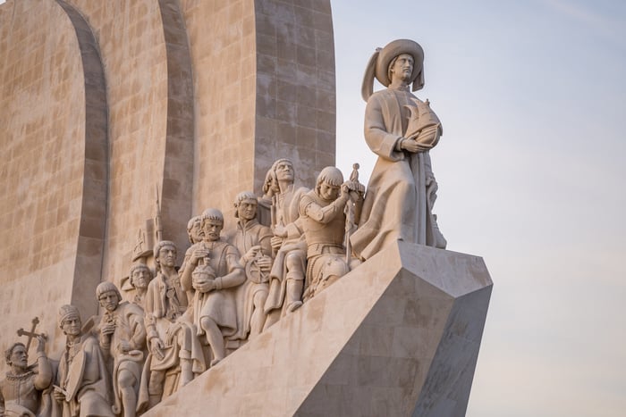 statues-on-the-monument-of-discoveries-under-the-sunlight-in-lisbon-in-portugal statues-on-the-monument-of-discoveries-under-the-sunlight-in-lisbon-in-portugal