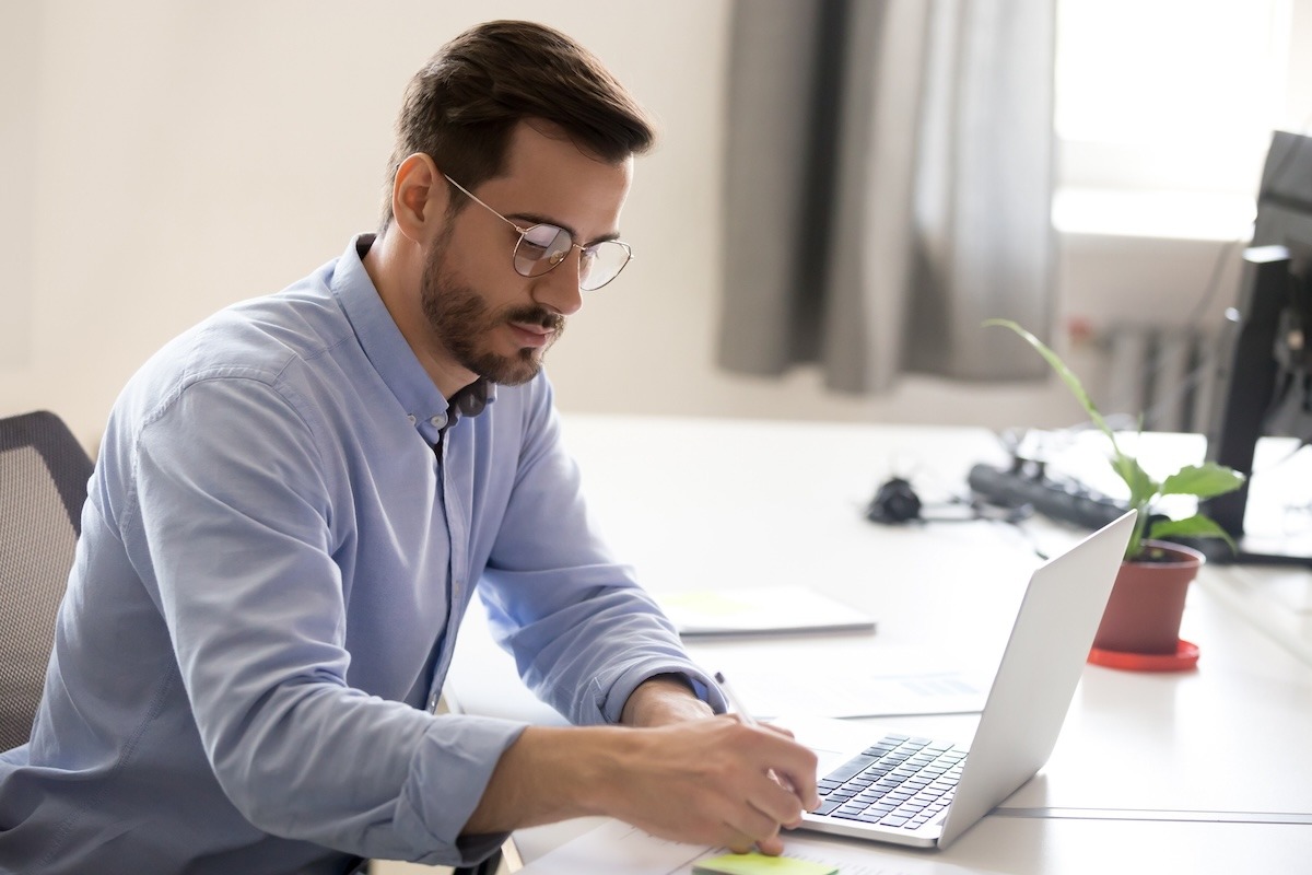 Pós-graduação em gestão: presencial ou online?