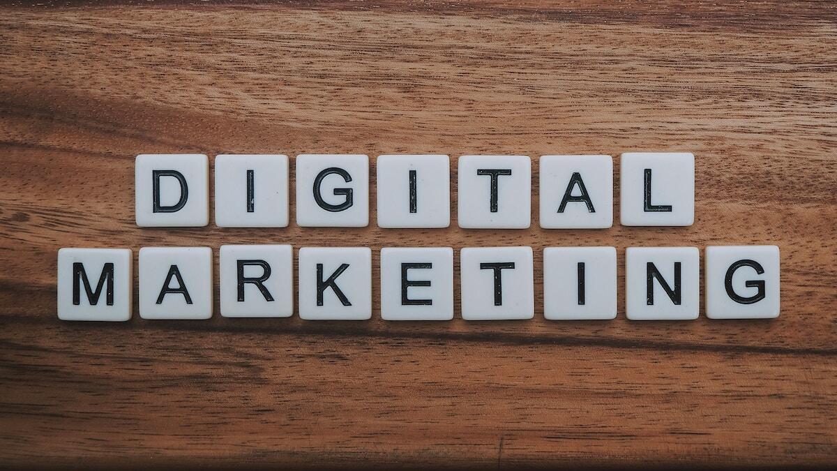 Como escolher o curso de marketing digital ideal para a sua carreira?